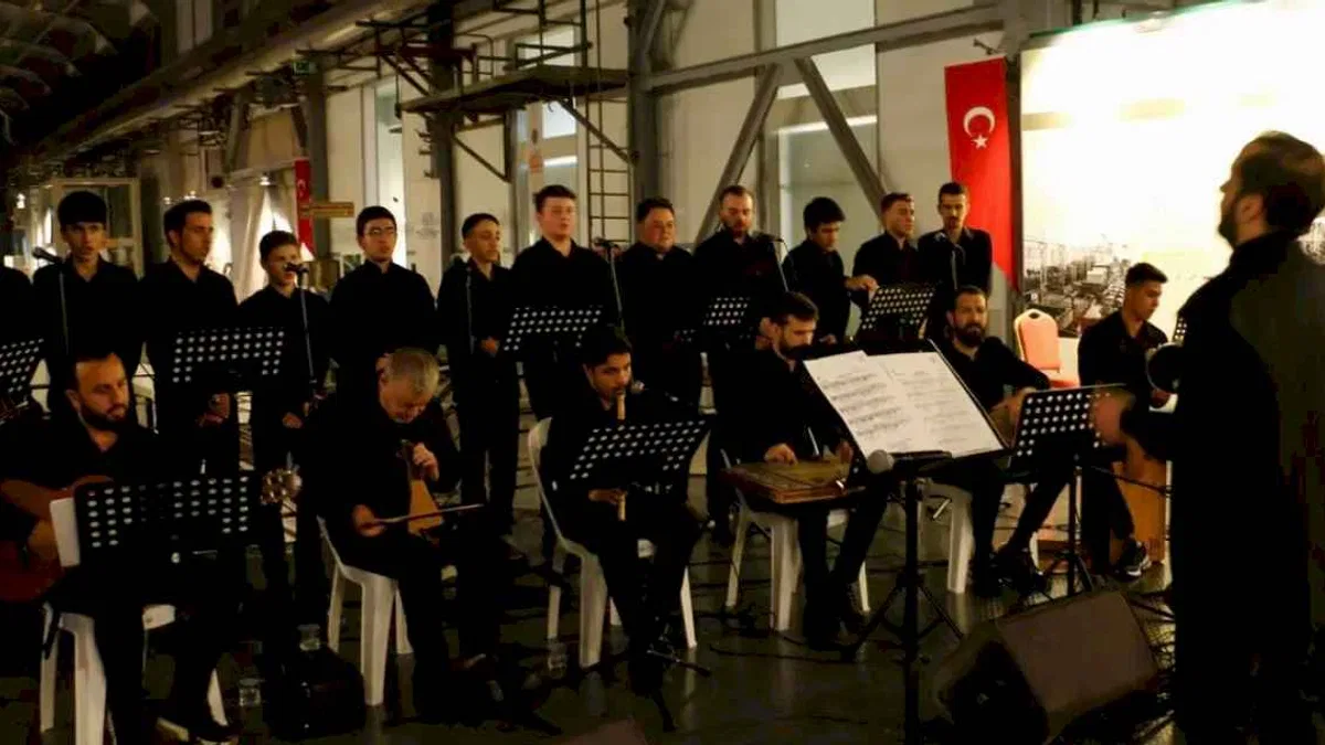 Kocaeli'de tasavvuf musikisi gönülleri mest etti