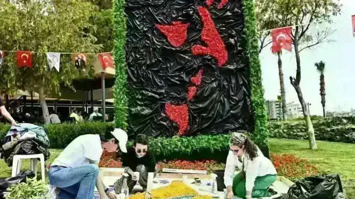 Antalya’da 130 bin çiçekle görsel şov