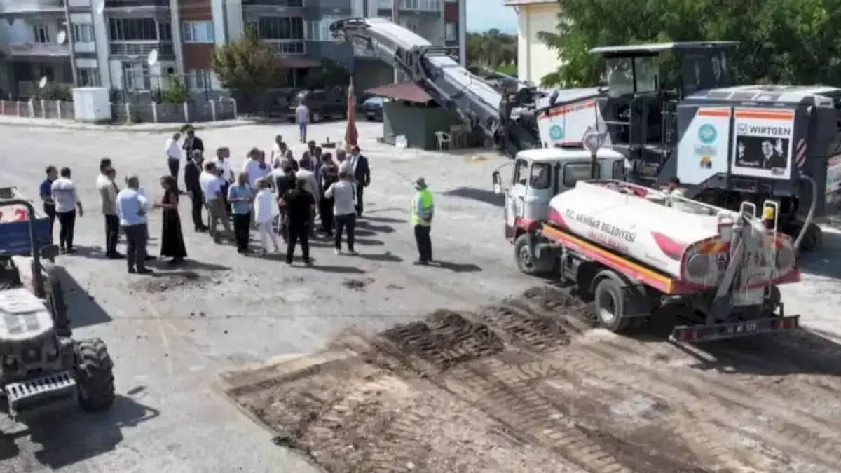 Başkan Dutlulu Akhisar’da Asfalt Çalışmalarını İnceledi