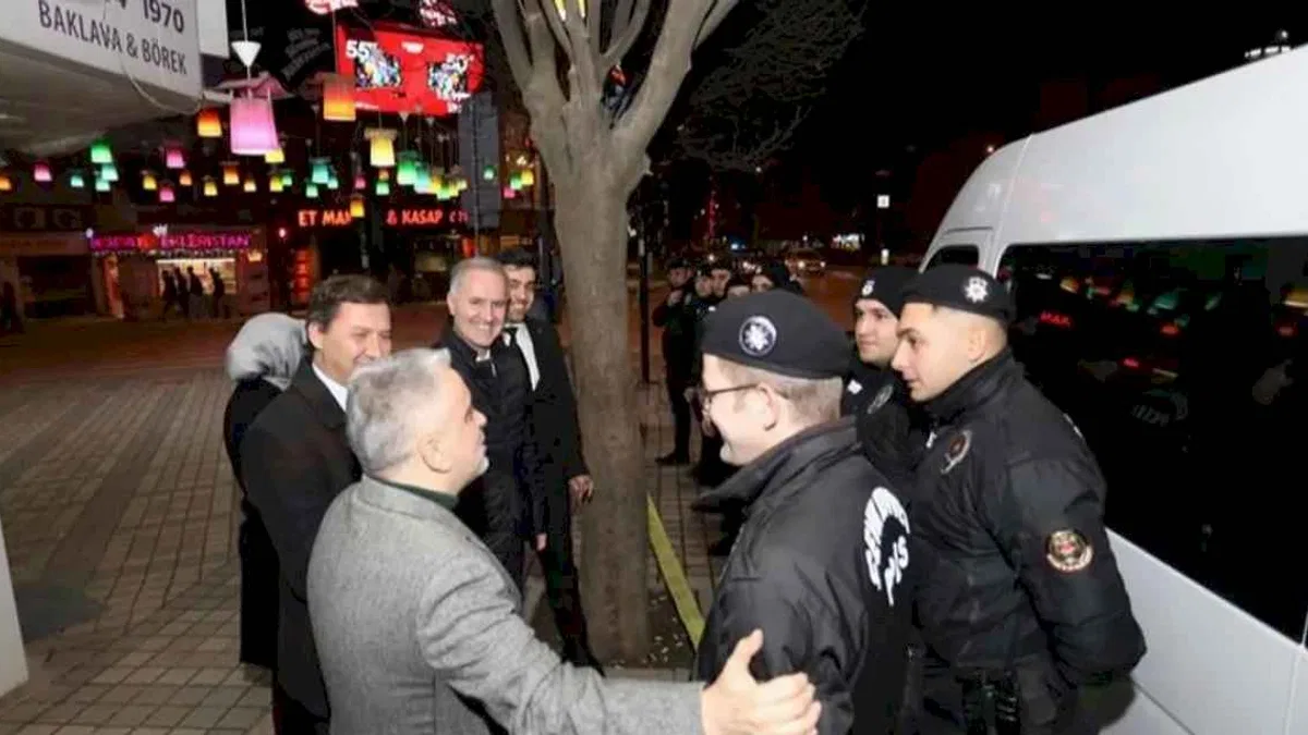 Bursa İnegöl protokolünden yılbaşı gecesi görev ypanlara ziyaret