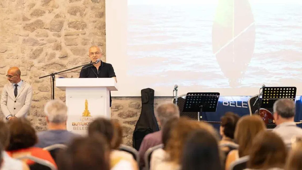 İzmir’deki uluslararası eleştirel eğitim zirvesi başladı