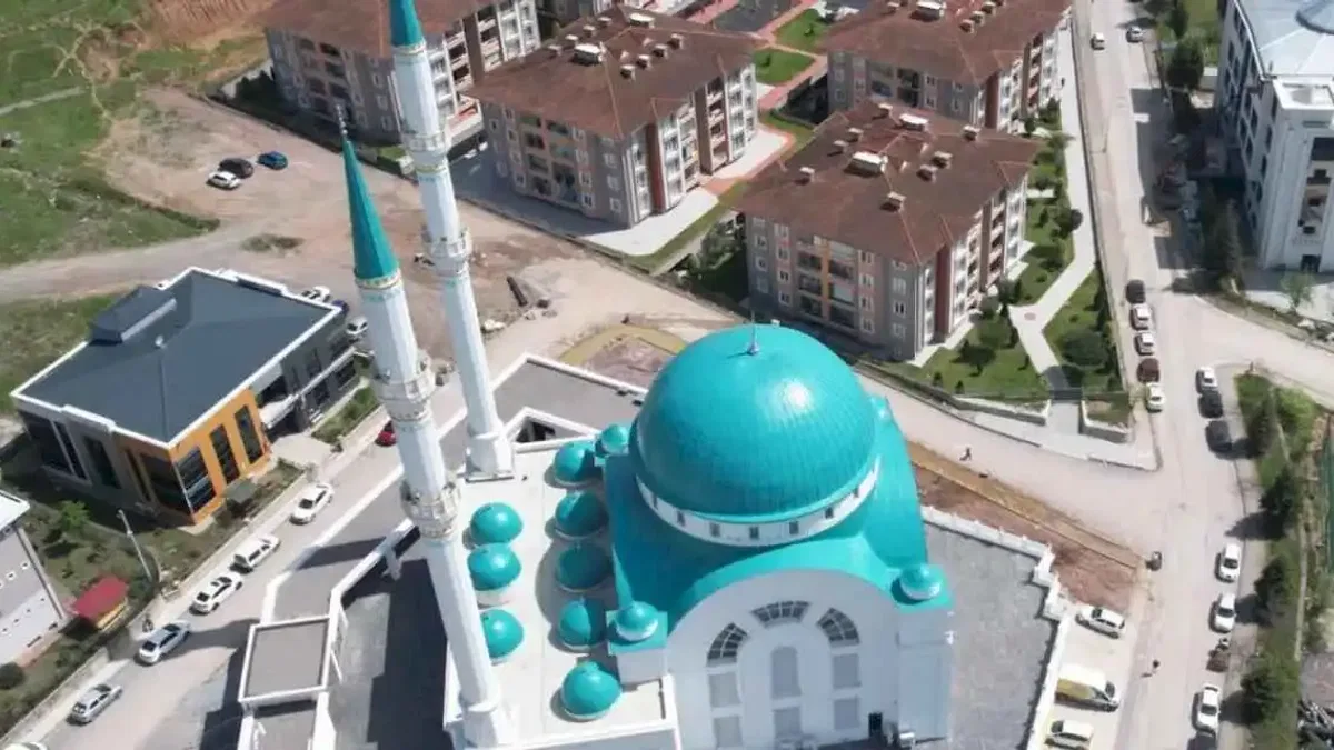 Kocaeli'de Derince Ahmet Yesevi Camii’ne estetik dokunuş