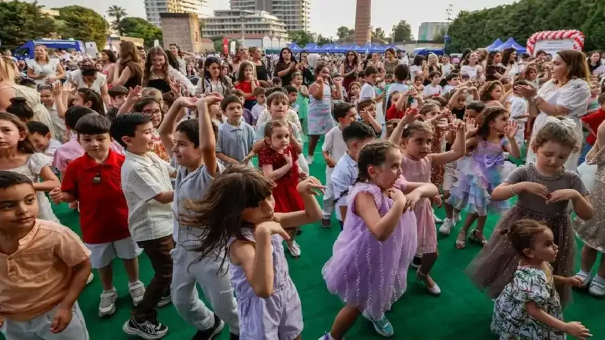 İzmir Büyükşehir’den çocuklara yıl sonu şenliği