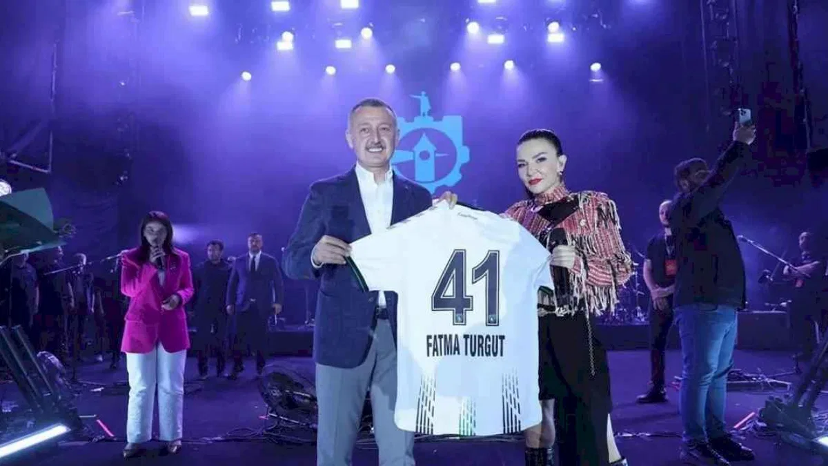 Büyükakın forma verdi, Fatma Turgut kutladı