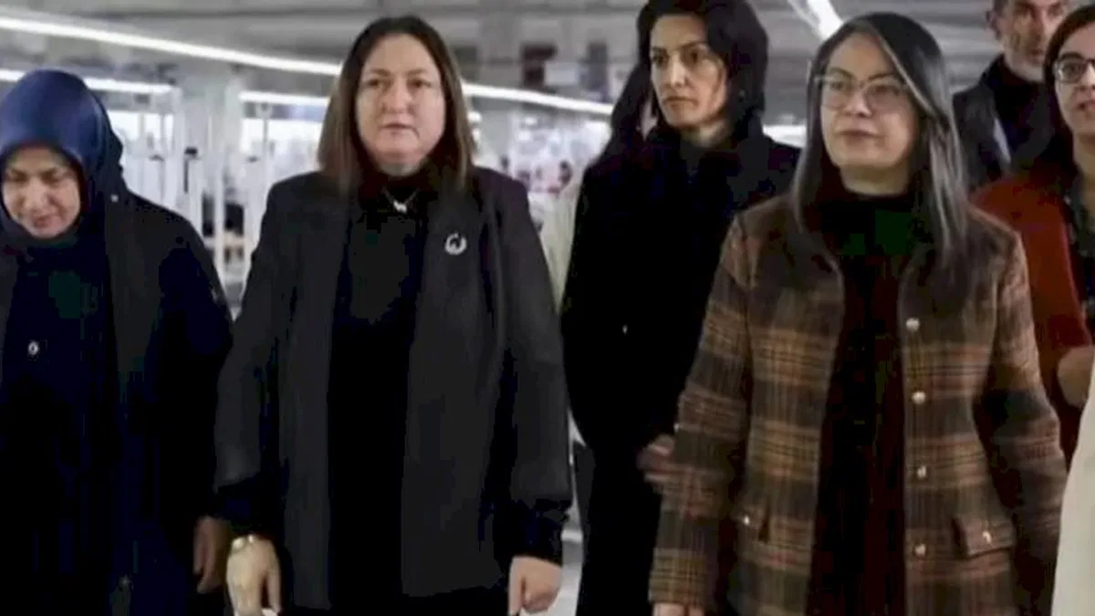 Ağrı Belediyesi'nden kadın çalışanlara ziyaret