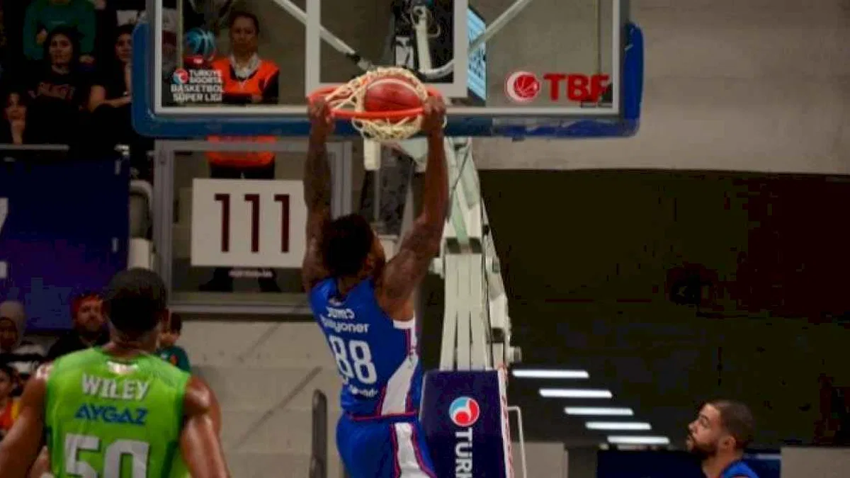 Anadolu Efes deplasmanda kazandı
