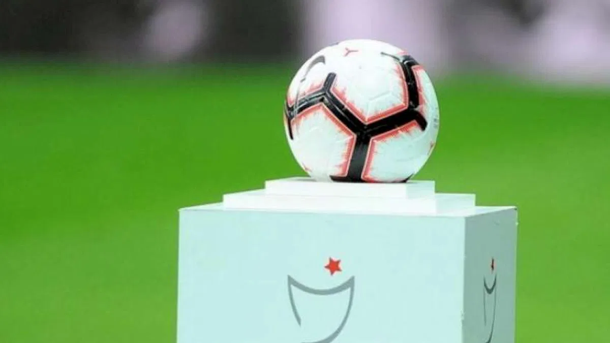 Tüm lig maçları süresiz ertelendi