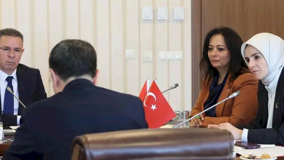 Bakan Göktaş'tan yoğun 'aile diplomasisi'