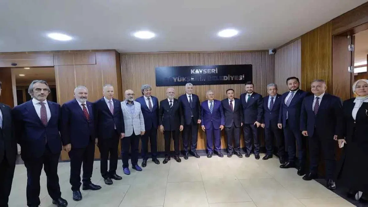 Ticaret Bakanı Bolat'tan Kayseri Büyükşehir'e ziyaret