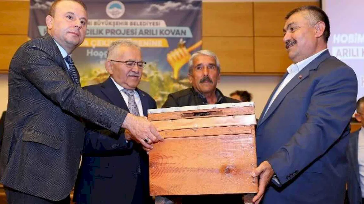 Büyükşehir’den 6 Milyon 270 bin TL’lik arılı kovan dağıtım töreni