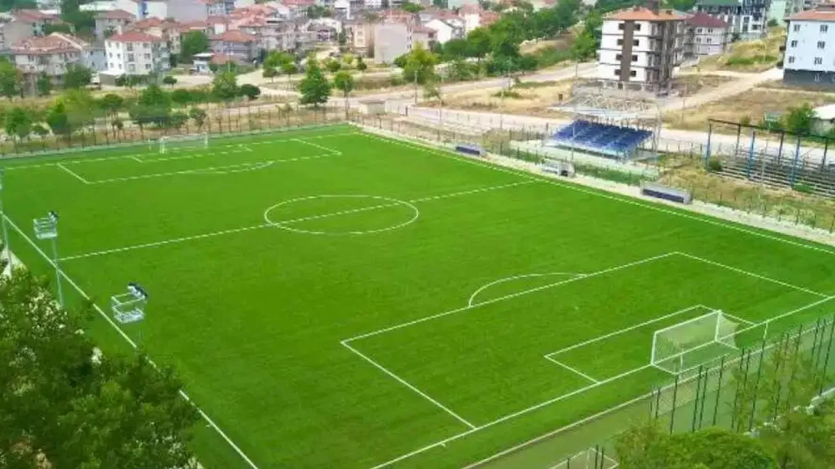 İnegöl'de Yeniceköy Futbol Sahası yenilendi