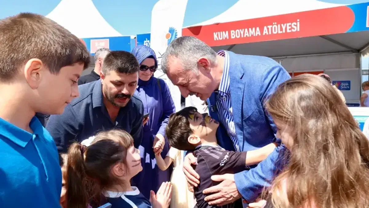 Kocaeli'de Başkan Büyükakın’a çocuklardan sevgi seli