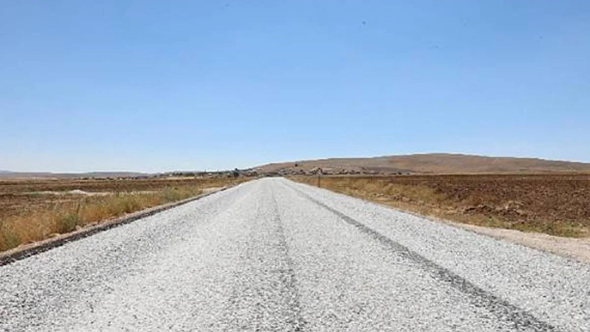Konya Büyükşehir Yunak ve Akşehir Mahalle Yollarında Standardı Yükseltiyor