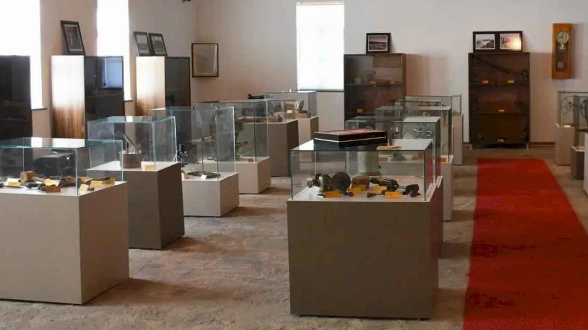 Samsun Ladik'te 84 yıllık eğitim materyalleri lisede sergileniyor