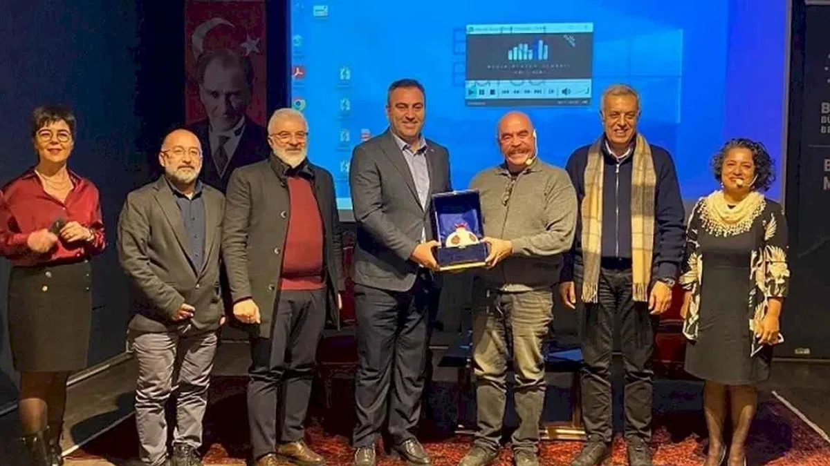 'Bursa Bellek- Kent Söyleşileri'nde ilk konuk Ezel Akay