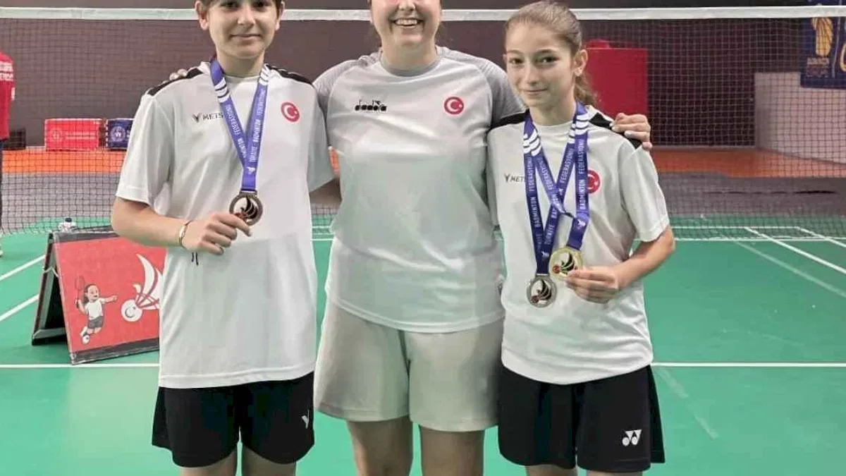 Bursa Büyükşehirli badmintonculardan 3 madalya