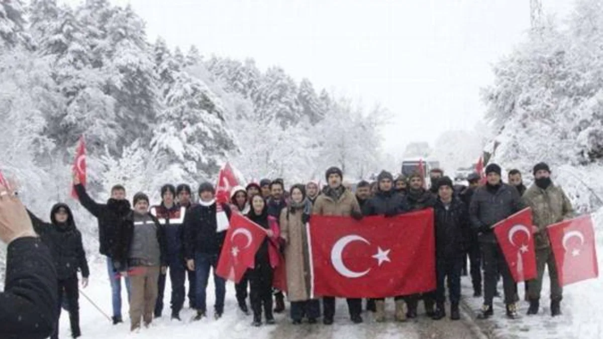 Bilecik’te karlı havada şehitler için yürüdüler