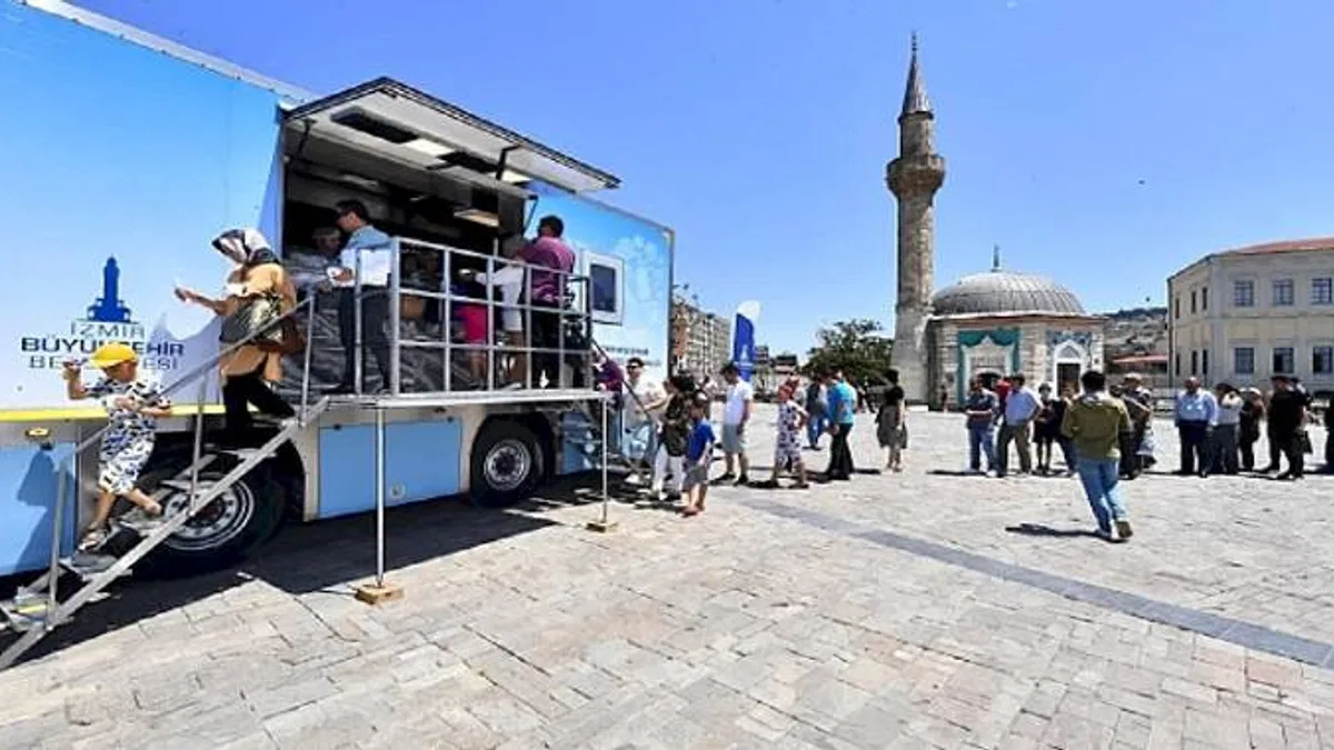 İzmir'de Muharrem ayında aşure dağıtımı başladı