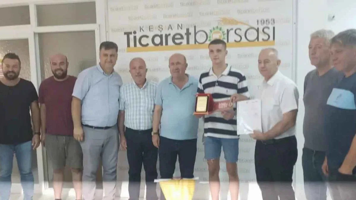 Sezonun ilk ayçiçeği ürünü 20.20 TL’ye satın alındı