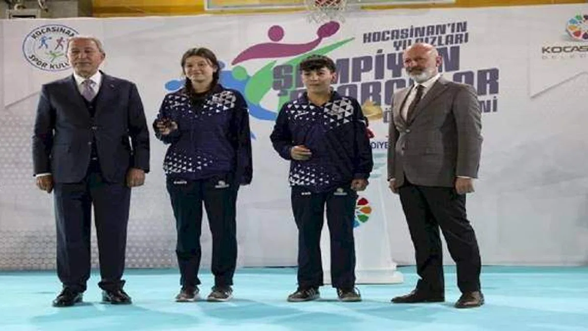 Kayseri Kocasinan başarılı sporcuları ödüllendirdi