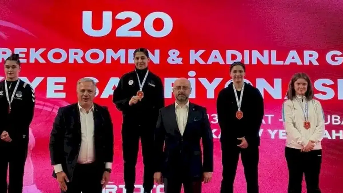 Nevşehirli güreşçiler dereceleri sıraladı