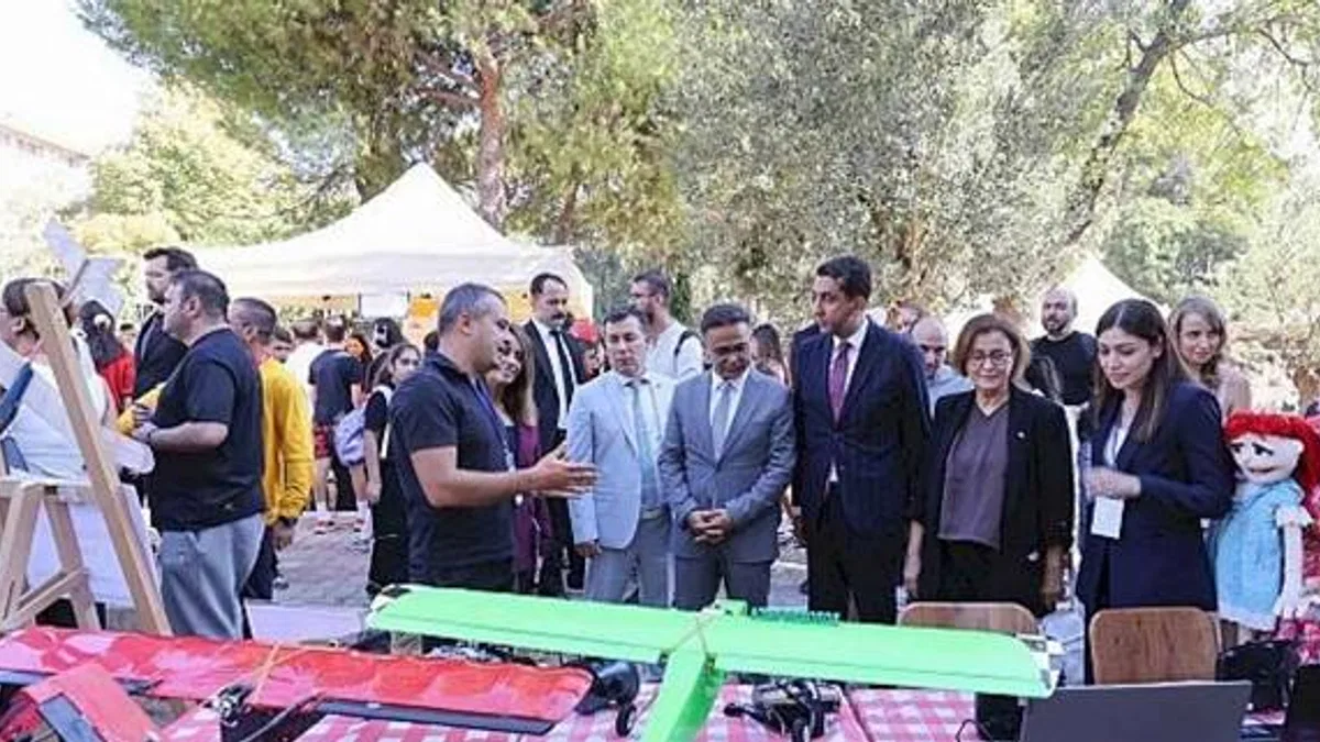DEÜ'de "İkiz Dönüşümün İzinde Teknoloji ve Bilim Şenliği" coşkuyla başladı