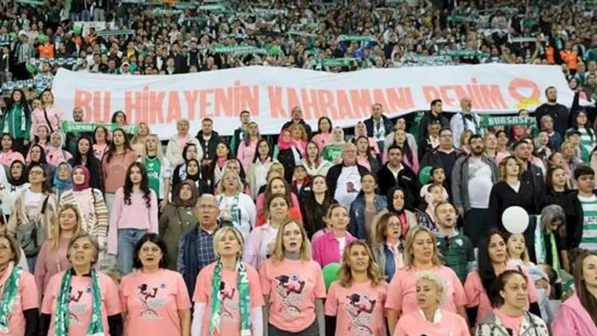 Bursa'da yeşil-beyaz tribünlerde pembe farkındalık