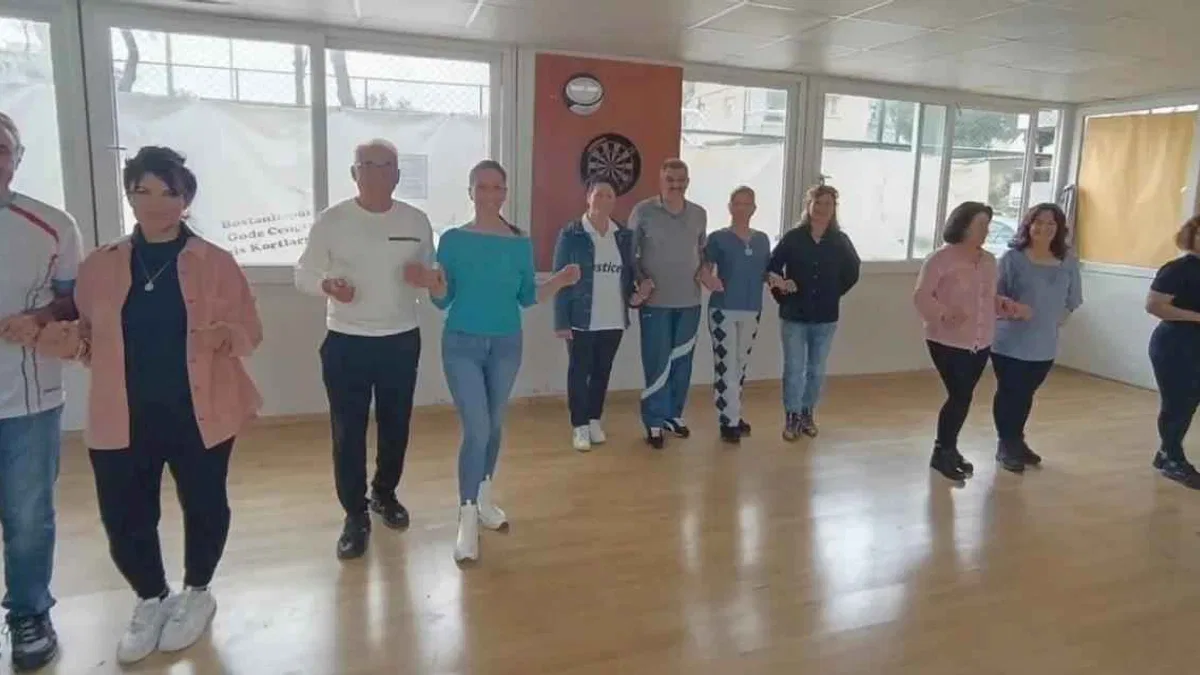 İzmir'de Bostanlıspor Halk Oyunları 'İkinci bahar'ını  yaşayanları bekliyor