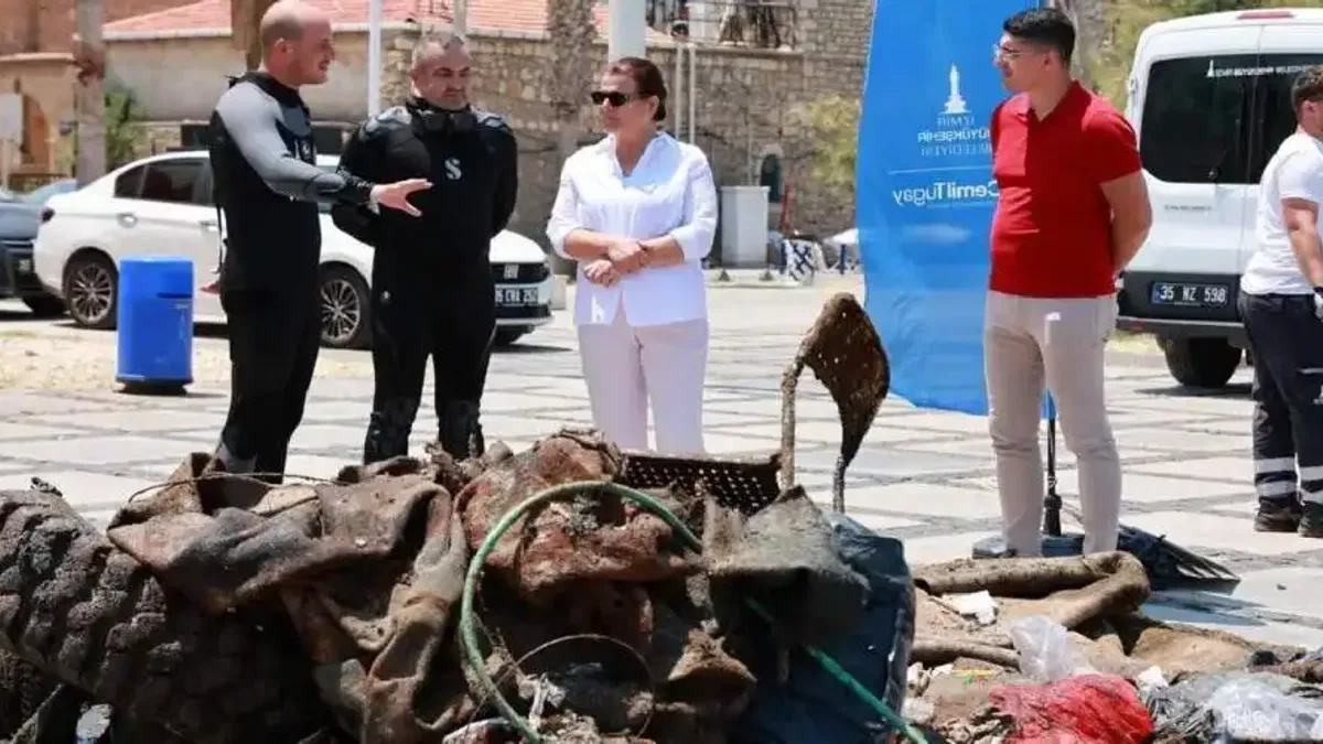 Yeni Foça’da ibretlik sergi! Denizden çıkanlar şaşırttı
