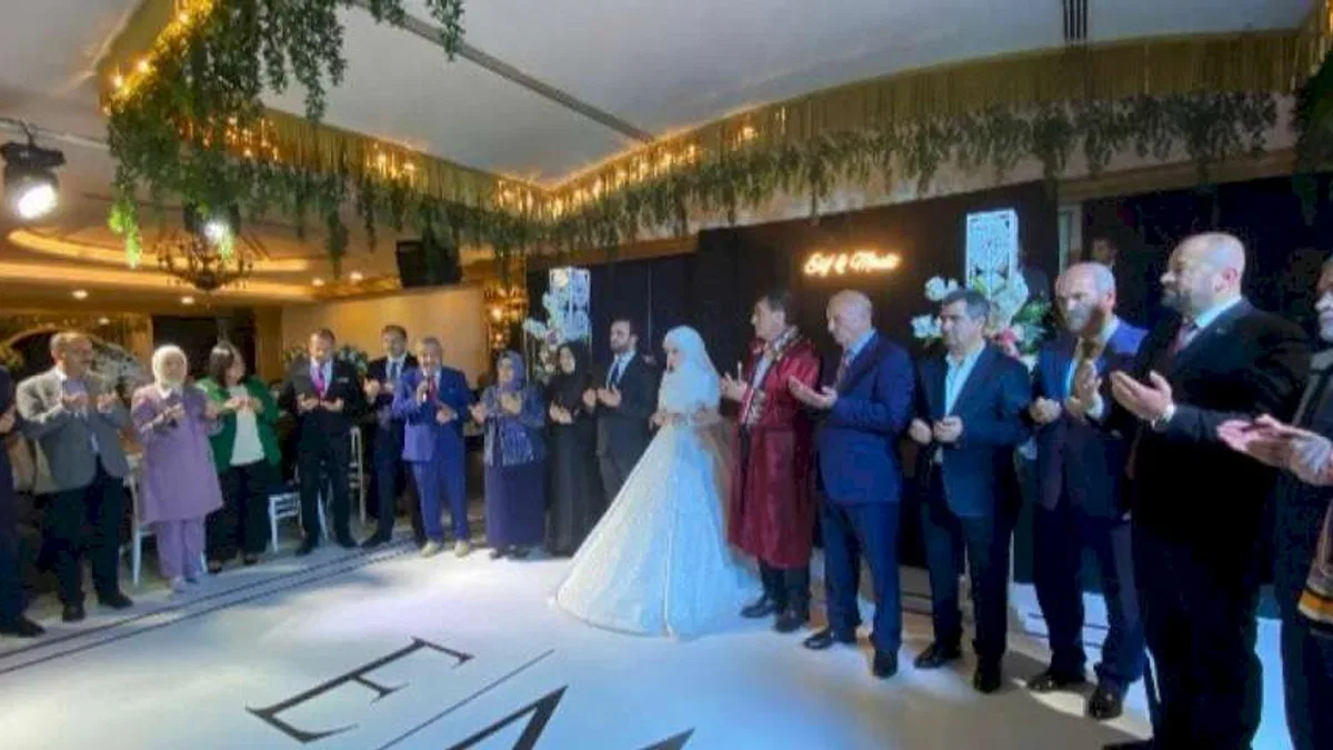 Bursa'da siyaseti buluşturan düğün