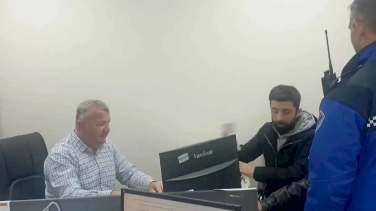 Vatandaşın düşürdüğü parayı zabıta buldu