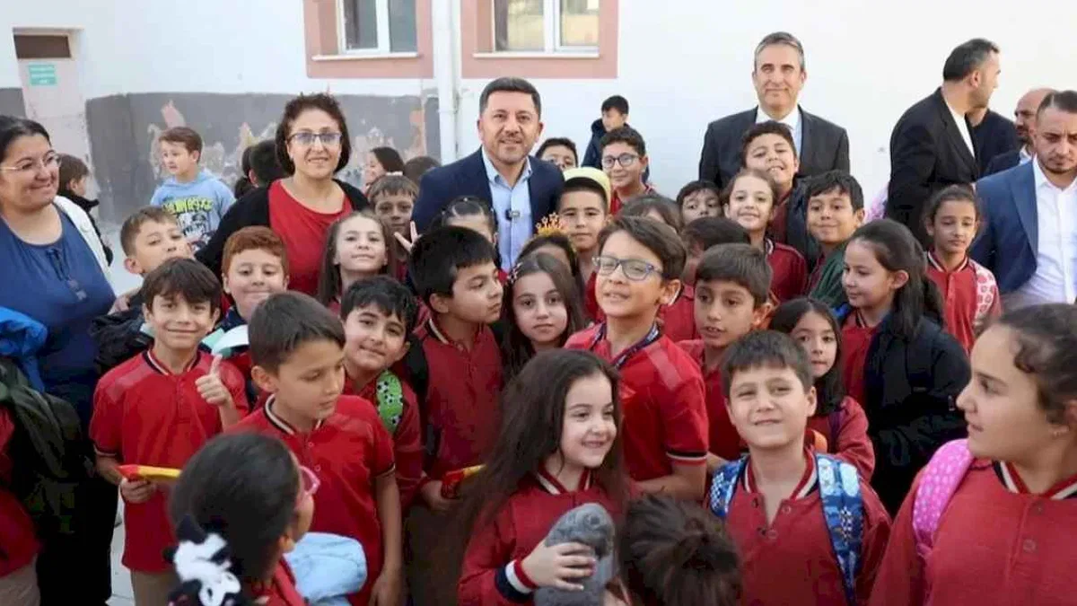 Rasim Arı’dan Sınıf Başkanı Eymen Ekinci’ye ziyaret