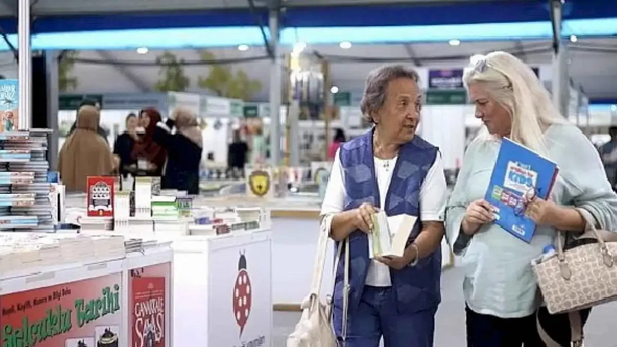 Baş tacı büyüklerimiz Kitap Fuarı'na konuk oldu