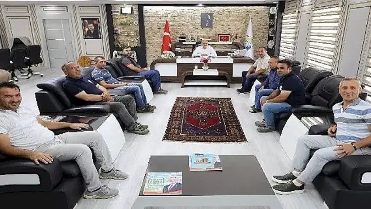 Belediye işçilerinden Başkan Öztürk'e zam teşekkürü