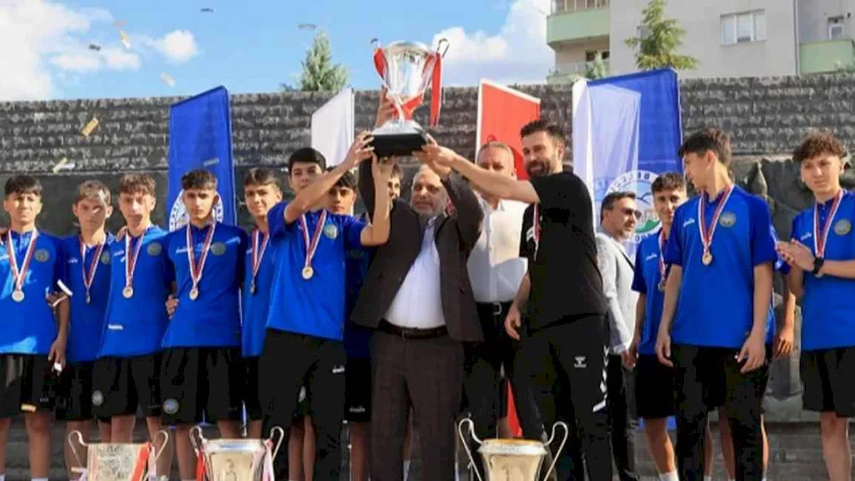 Kayseri Talas'ın altın çocukları yine tarih yazdı