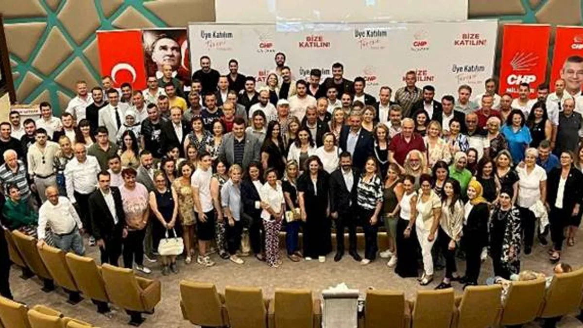 Bursa'da  İYİ Parti'den 150 kişi Cumhuriyet Halk Partisi'ne geçti