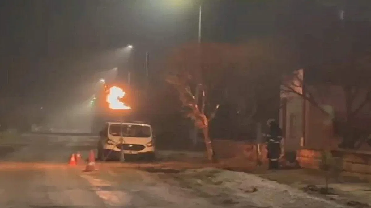 Kayseri'nin iki mahallesinde doğal gaz meşalesi yandı