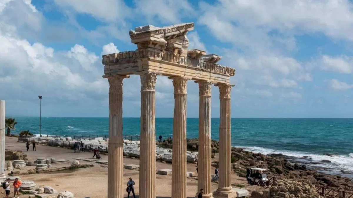 Bakan Ersoy'dan turizmi dört mevsime yayma mesajı