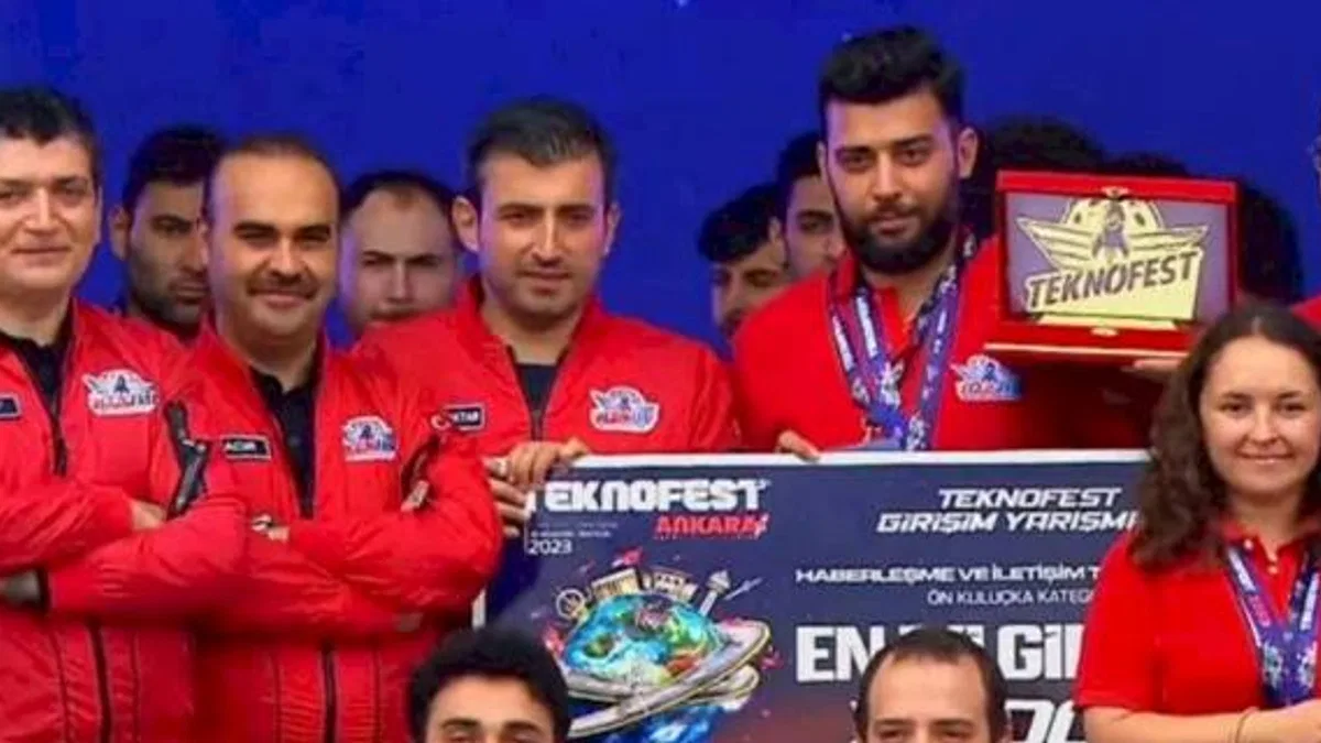 TEKNOFEST'ten Bursa'ya kupalarla döndüler