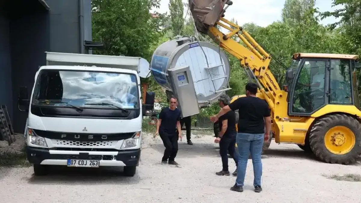 Antalya'da Kaş Sütleğen'e 4 tonluk süt soğutma tankı