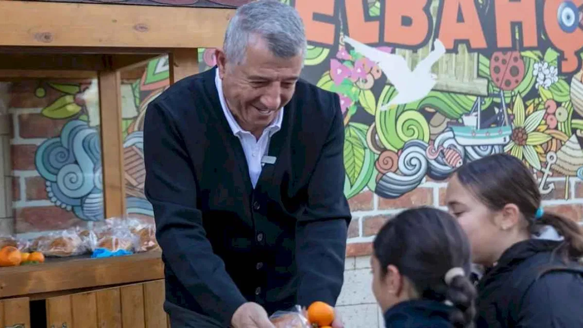 Dalında kalan mandalina halkla buluştu