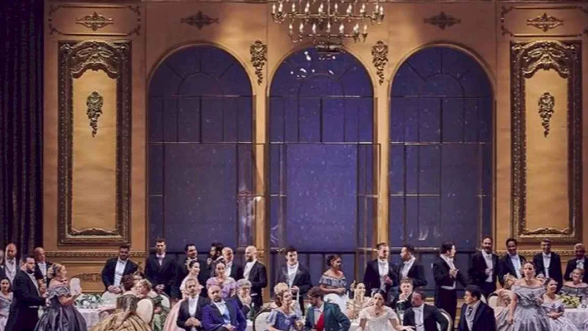 La Traviata sanatseverlerle buluştu.