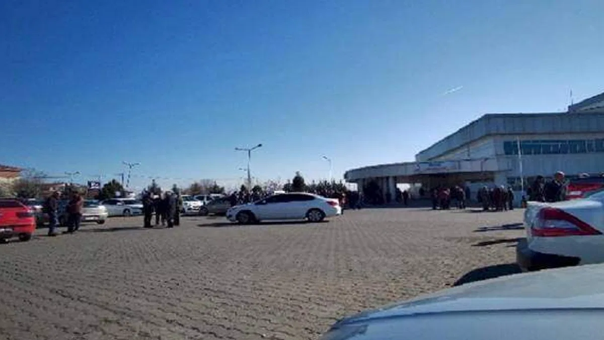 Bingöl'de araç şarampole yuvarlandı
