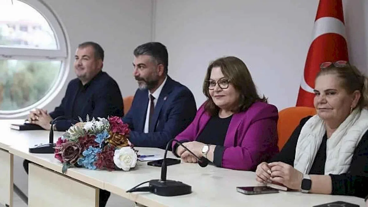 Başkan Gençay, Muhtarlarla Yıl Sonu Değerlendirme Toplantısı Gerçekleştirdi