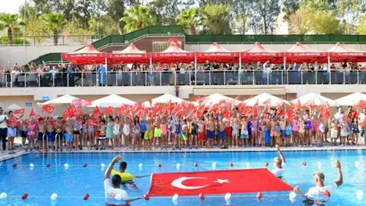 İzmir Çiğli'den yüzme şenliği ve madalya töreni