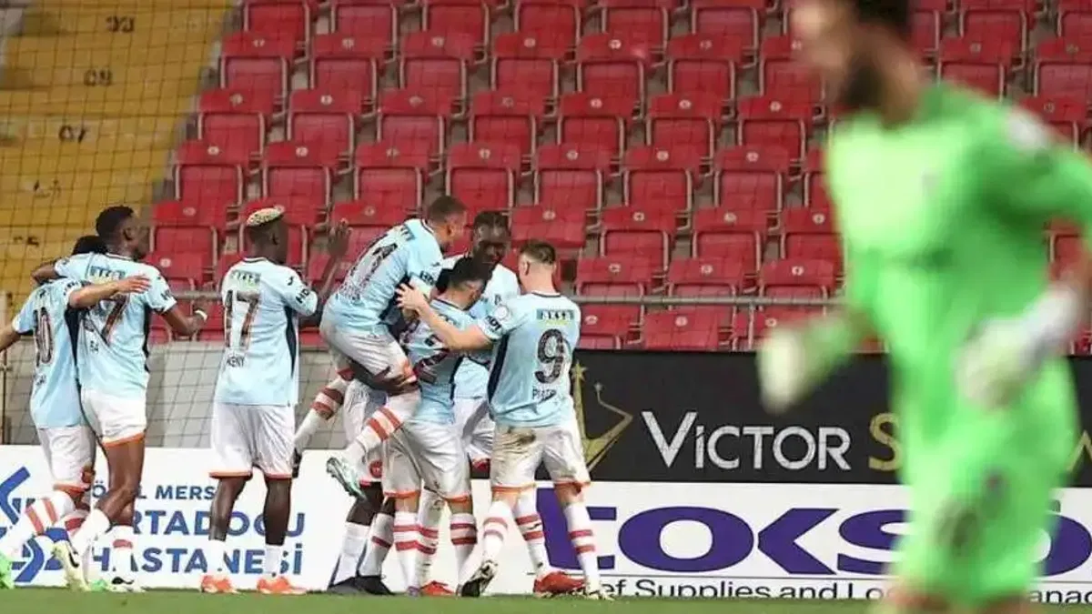 Atakaş Hatayspor 1-2 Rams Başakşehir (Maç Sonucu) Mersin'de kazanan Başakşehir!