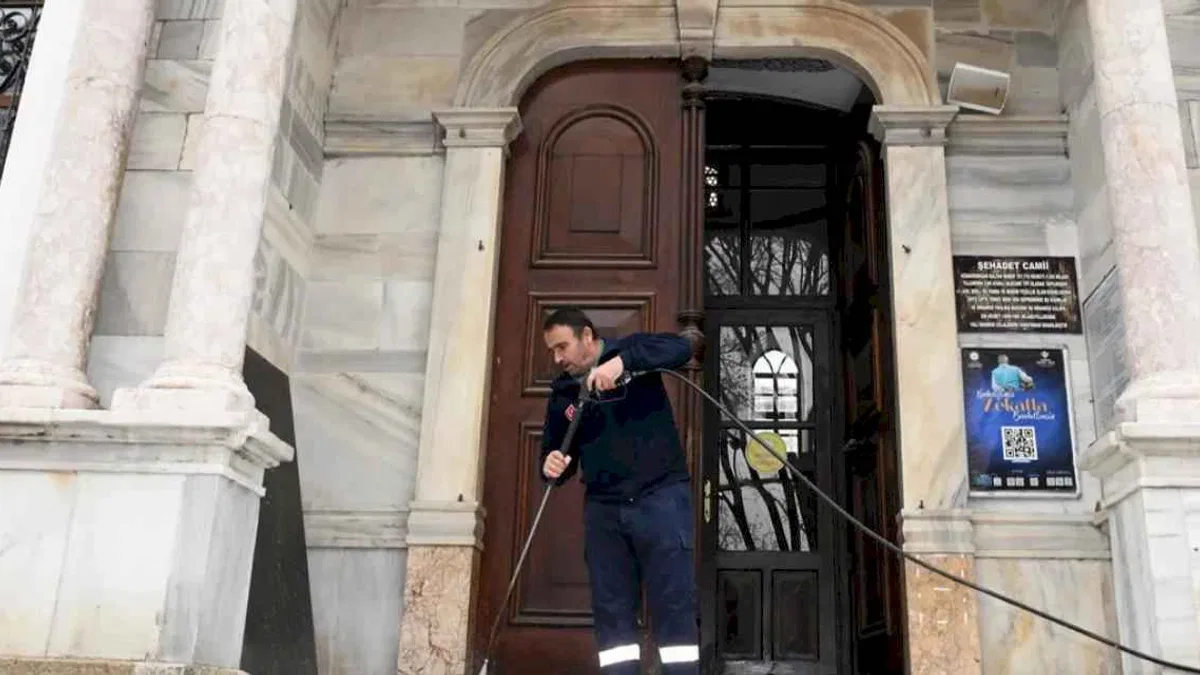 Bursa Osmangazi’deki camilerde Ramazan temizliği
