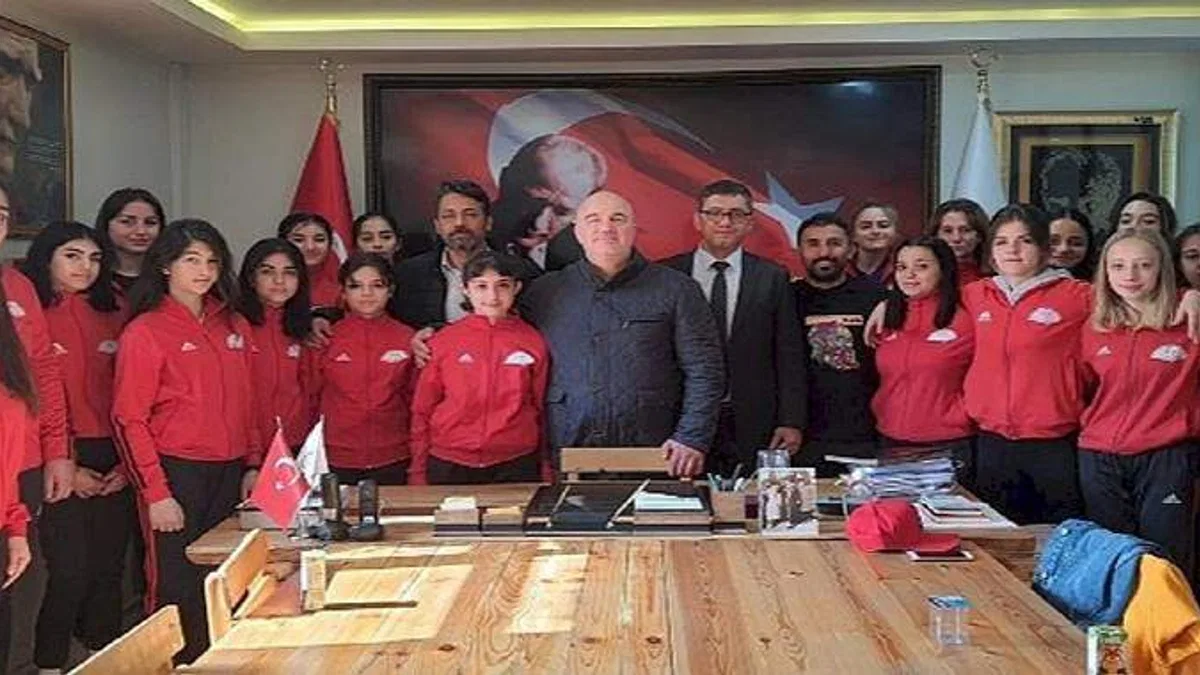 Şampiyonlardan Saray Belediyesi'ne ziyaret