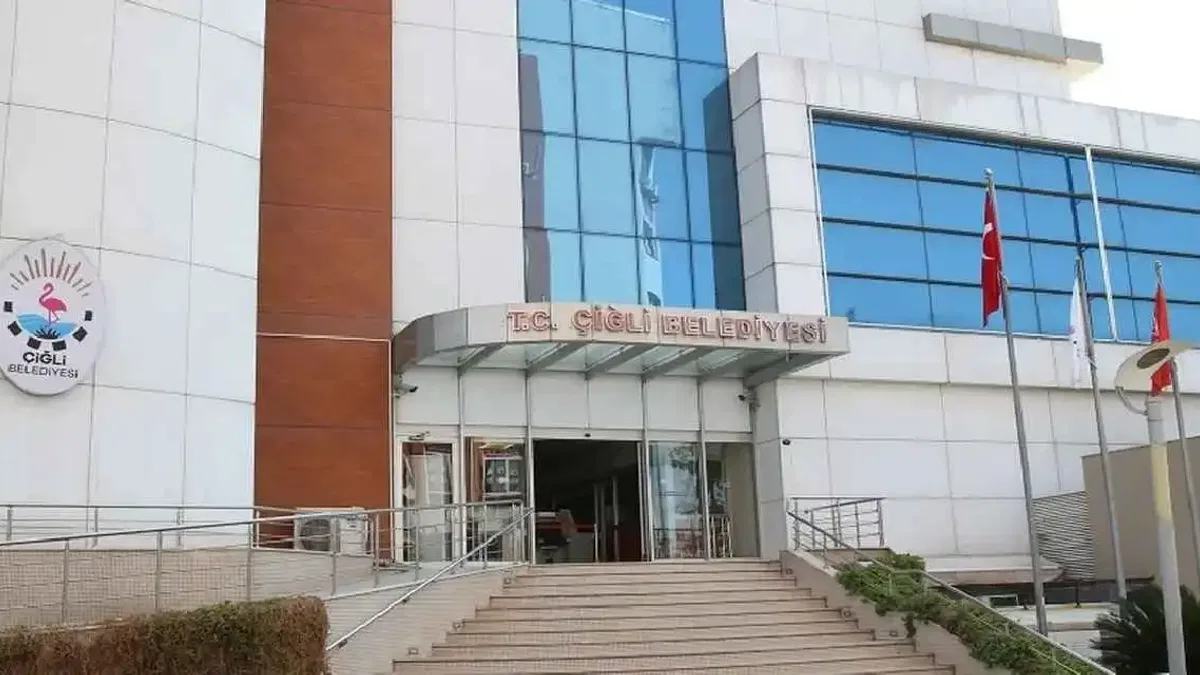 Çiğli Belediye Başkanı Yıldız’ın makam aracına silahlı saldırı!