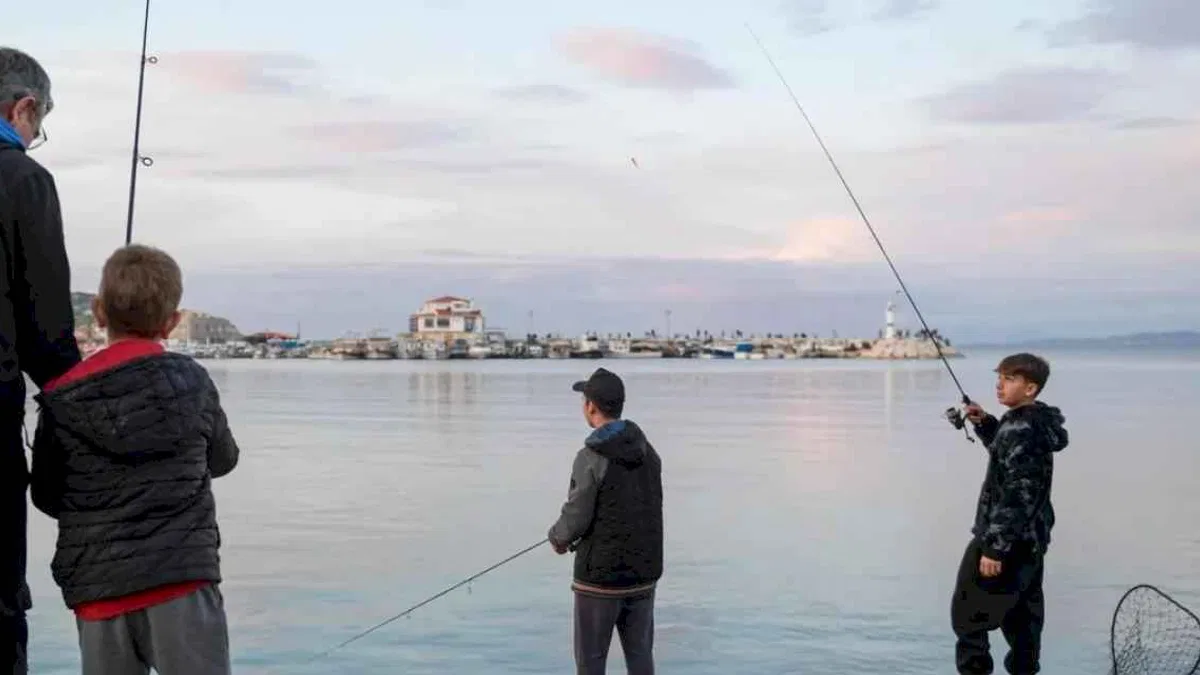 İzmir Mordoğan'da balık avı heyecanı